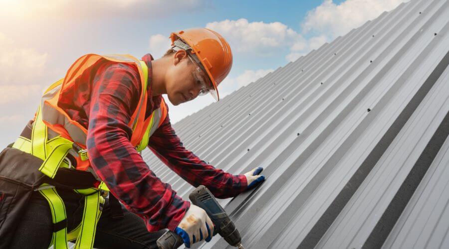 Professional gutter cleaning in Catano, PR